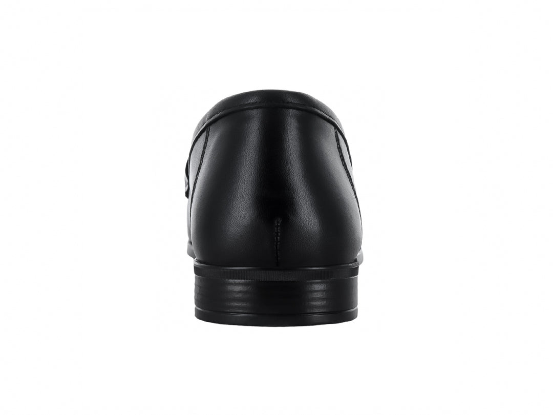 Zapato mocasín de cuero color negro con detalle atanado en la parte superior, estilo elegante para hombre.
