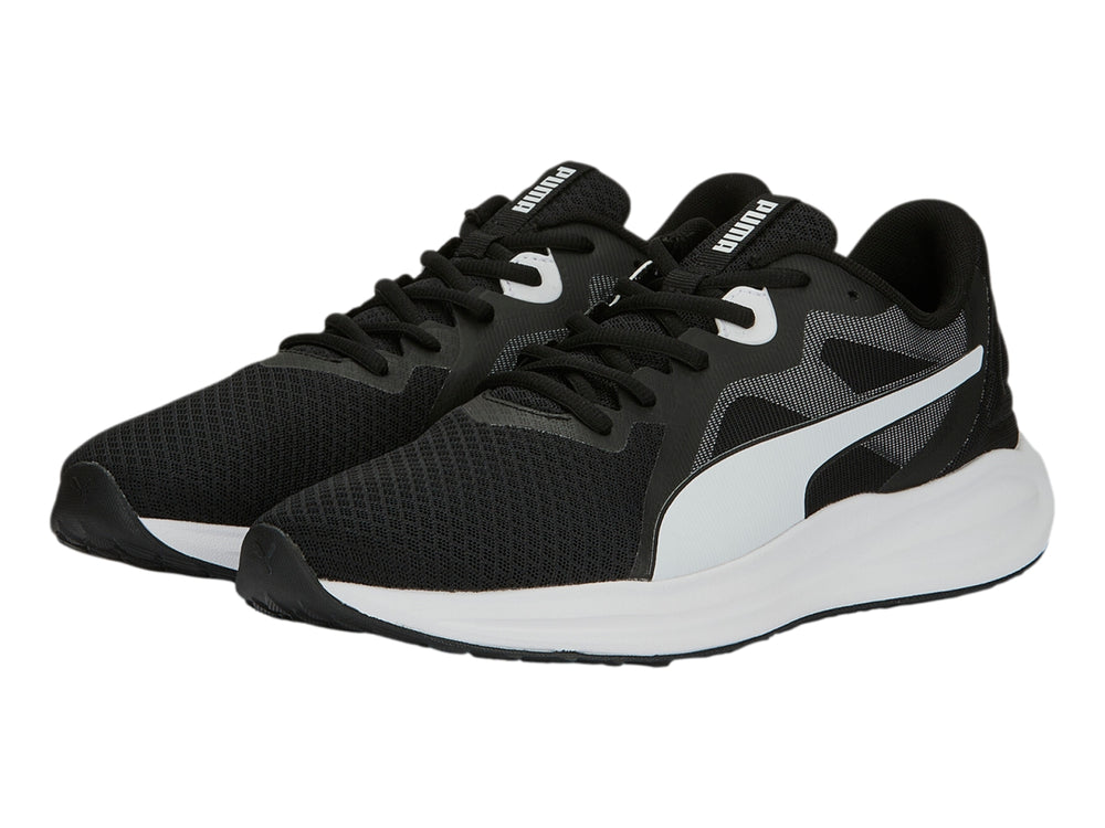 Tenis deportivos PUMA Twitch Runner Fresh en color negro con suela blanca y agujetas negras.