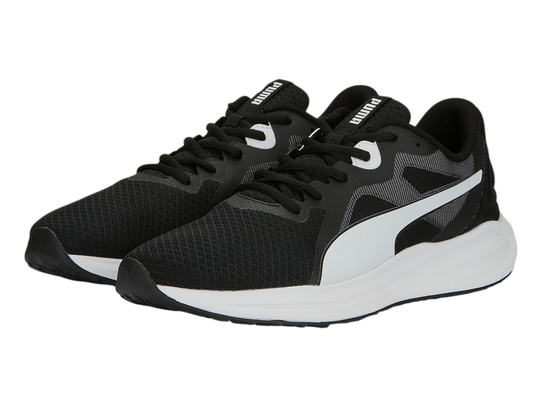 Tenis deportivos PUMA Twitch Runner Fresh en color negro con suela blanca y agujetas negras.