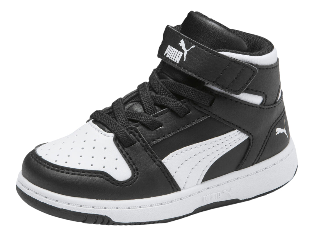 Tenis PUMA Rebound Layup SL V INF color negro y blanco, diseño de corte alto para niños.