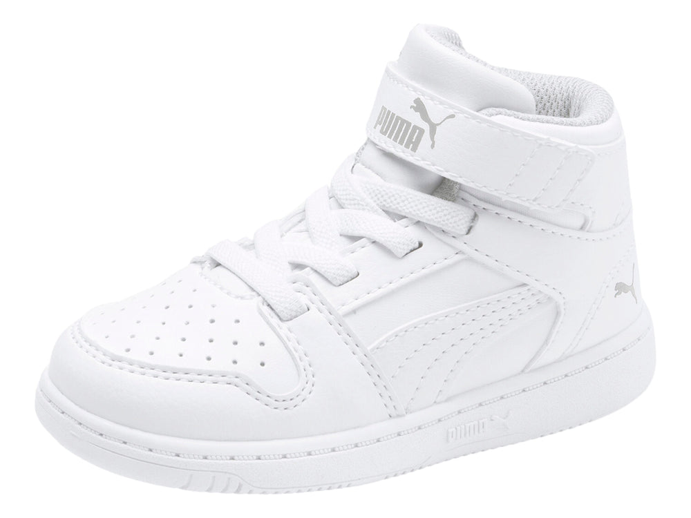 Tenis PUMA blancos para bebé estilo bota con cierre de velcro y agujetas.