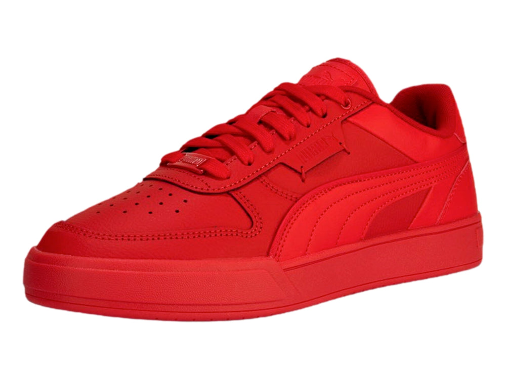 Tenis Puma Caven Dime en color rojo intenso, vista lateral sobre fondo blanco.