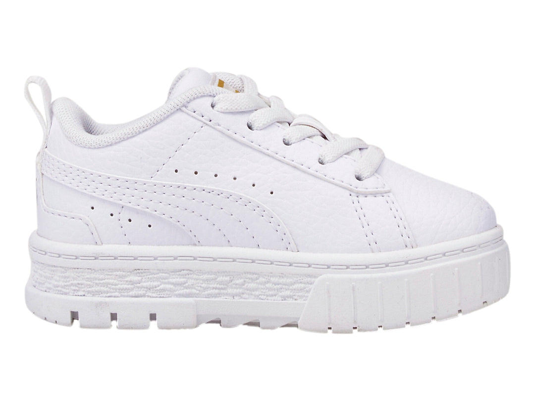Tenis PUMA Mayze LTH AC INF en color blanco con suela de plataforma gruesa y cordones.