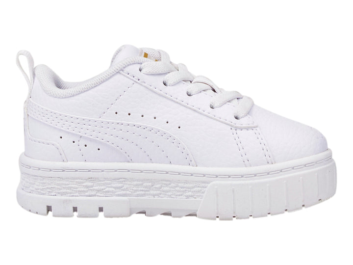 Tenis PUMA Mayze LTH AC INF en color blanco con suela de plataforma gruesa y cordones.