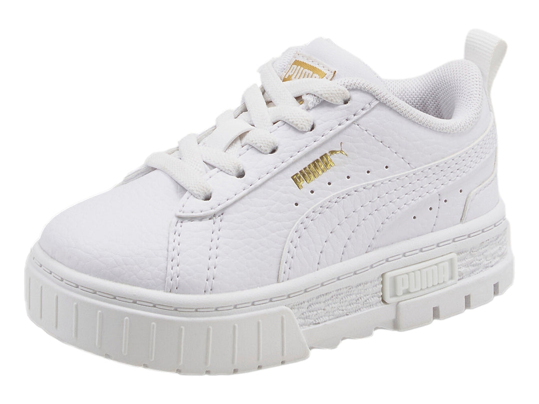 Tenis PUMA Mayze LTH AC INF en color blanco con suela de plataforma gruesa y cordones.