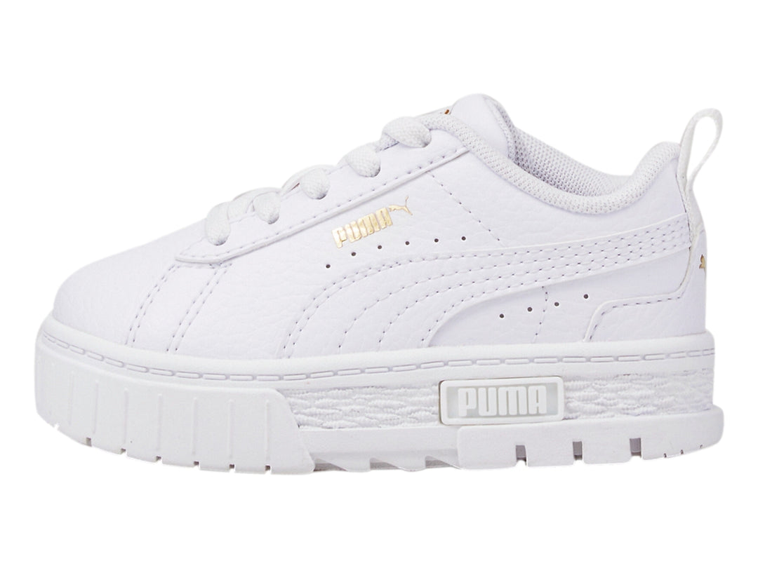Tenis PUMA Mayze LTH AC INF en color blanco con suela de plataforma gruesa y cordones.