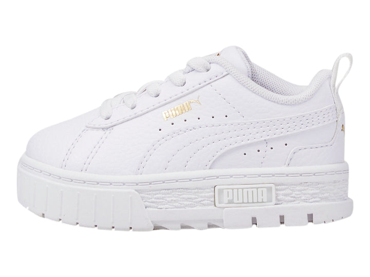 Tenis PUMA Mayze LTH AC INF en color blanco con suela de plataforma gruesa y cordones.