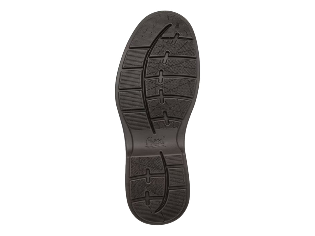 Zapato casual slip-on de cuero color café con suela negra.