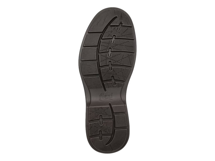Zapato casual slip-on de cuero color café con suela negra.