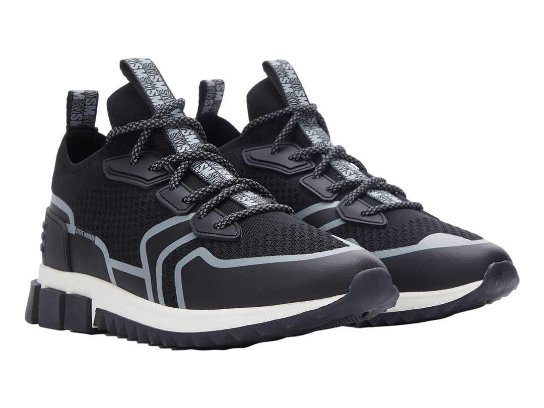Tenis deportivos Steve Madden Decon en color negro con detalles en gris y suela blanca y negra.