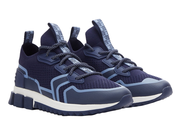 Tenis deportivos Steve Madden color azul marino con detalles en azul claro y suela blanca.