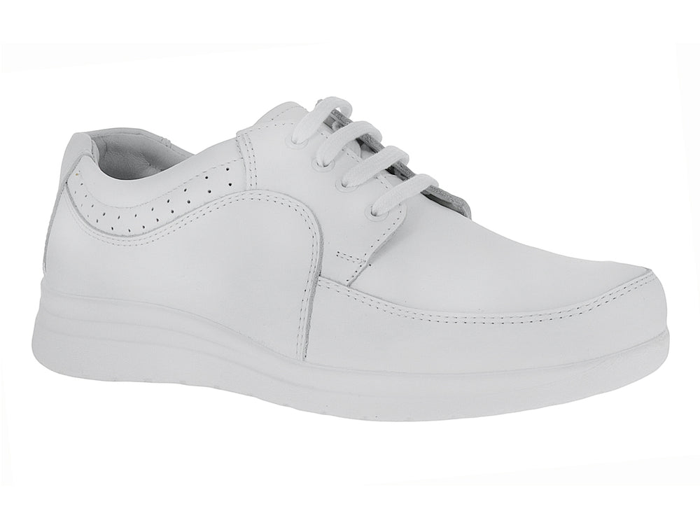 Zapato plano de color blanco con cordones y detalles perforados laterales sobre fondo blanco.