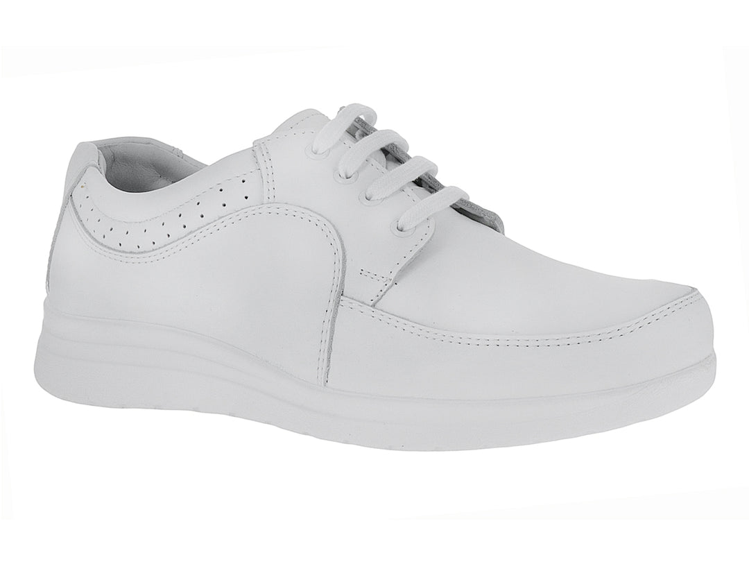 Zapato plano de color blanco con cordones y detalles perforados laterales sobre fondo blanco.