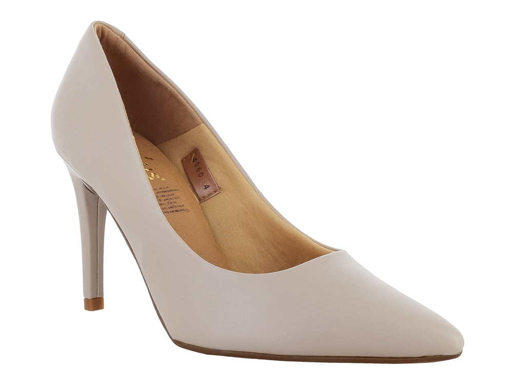 Zapato de tacón alto estilo stiletto en color clay con punta fina y acabado mate.