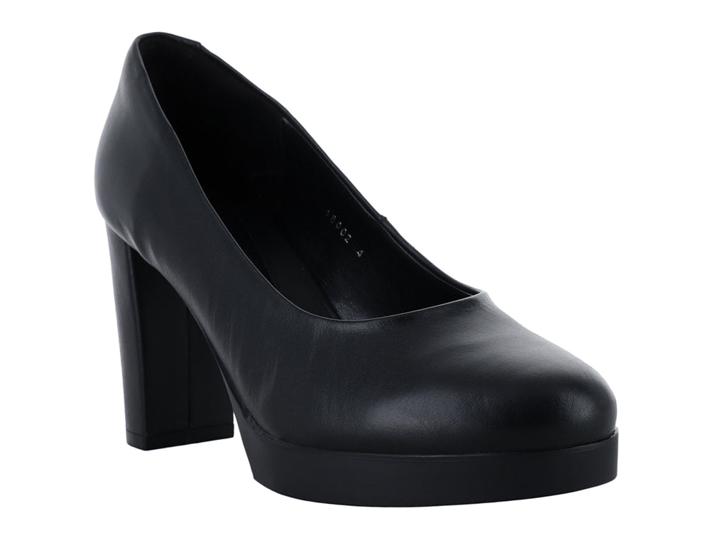 Zapato de tacón grueso y plataforma en color negro, material de piel lisa.