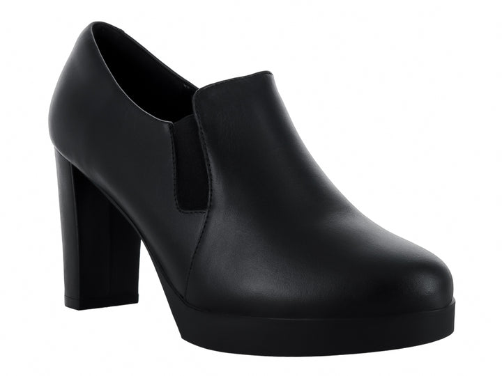 Zapato de tacón grueso y plataforma en color negro, material de cuero liso para mujer.