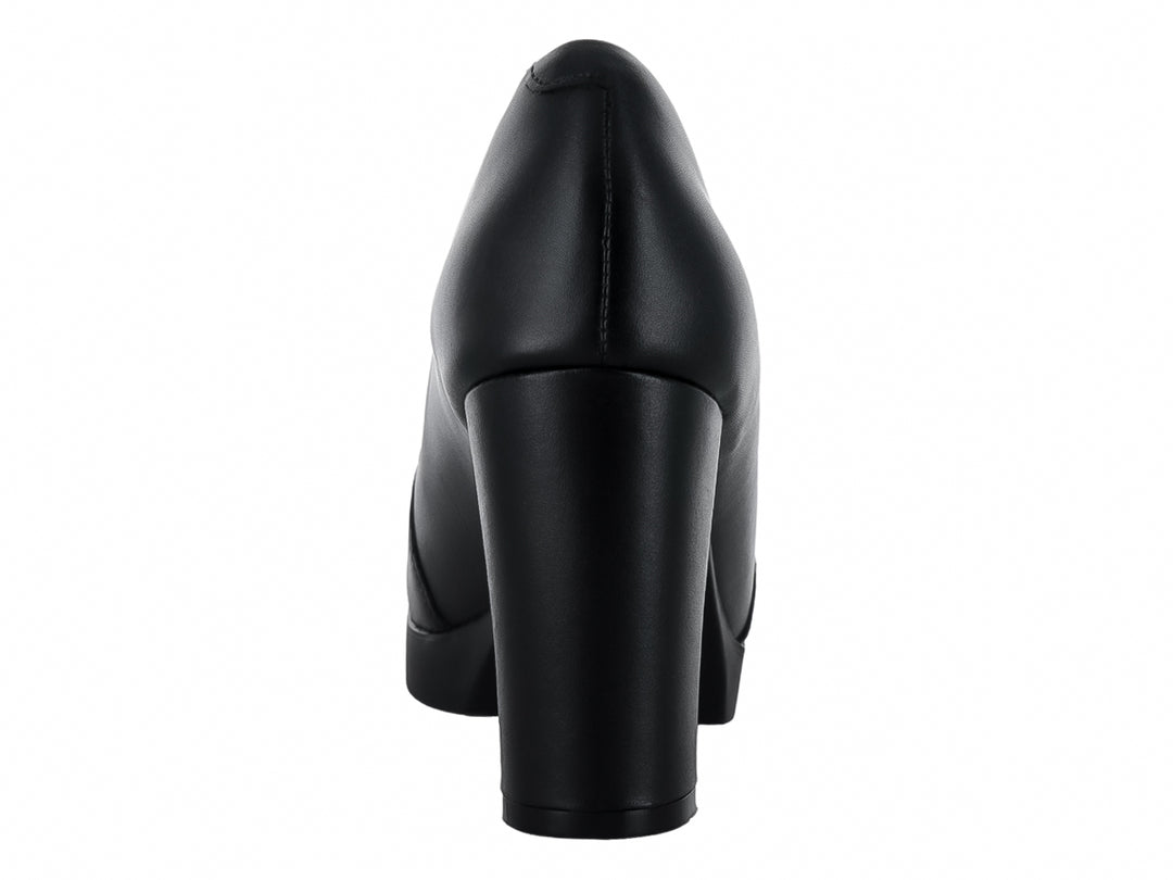 Zapato de tacón grueso y plataforma en color negro, material de cuero liso para mujer.