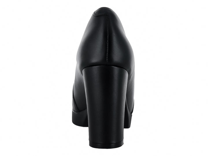 Zapato de tacón grueso y plataforma en color negro, material de cuero liso para mujer.