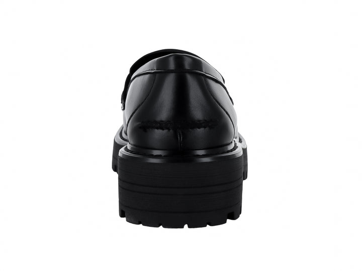 Mocasín negro de plataforma con hebilla dorada y suela track.