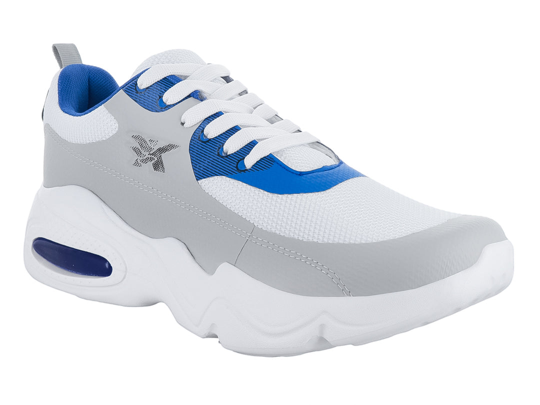 Tenis de baloncesto marca Makena en colores blanco, gris y azul con suela blanca robusta.