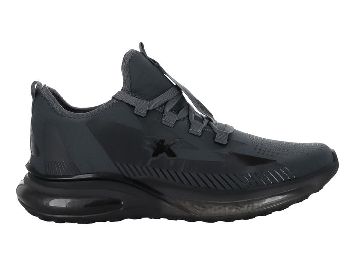 Tenis de baloncesto Makena color gris oscuro con suela negra y tejido transpirable.