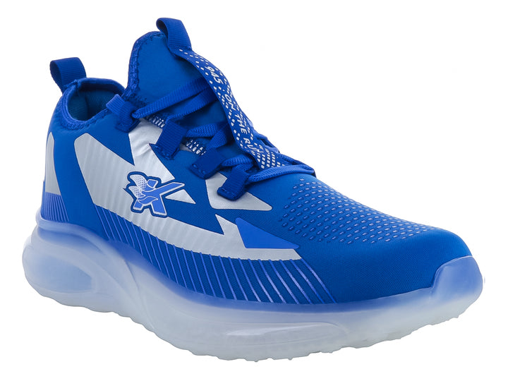 Tenis de baloncesto marca Makena en color azul con detalles blancos y suela blanca translúcida.