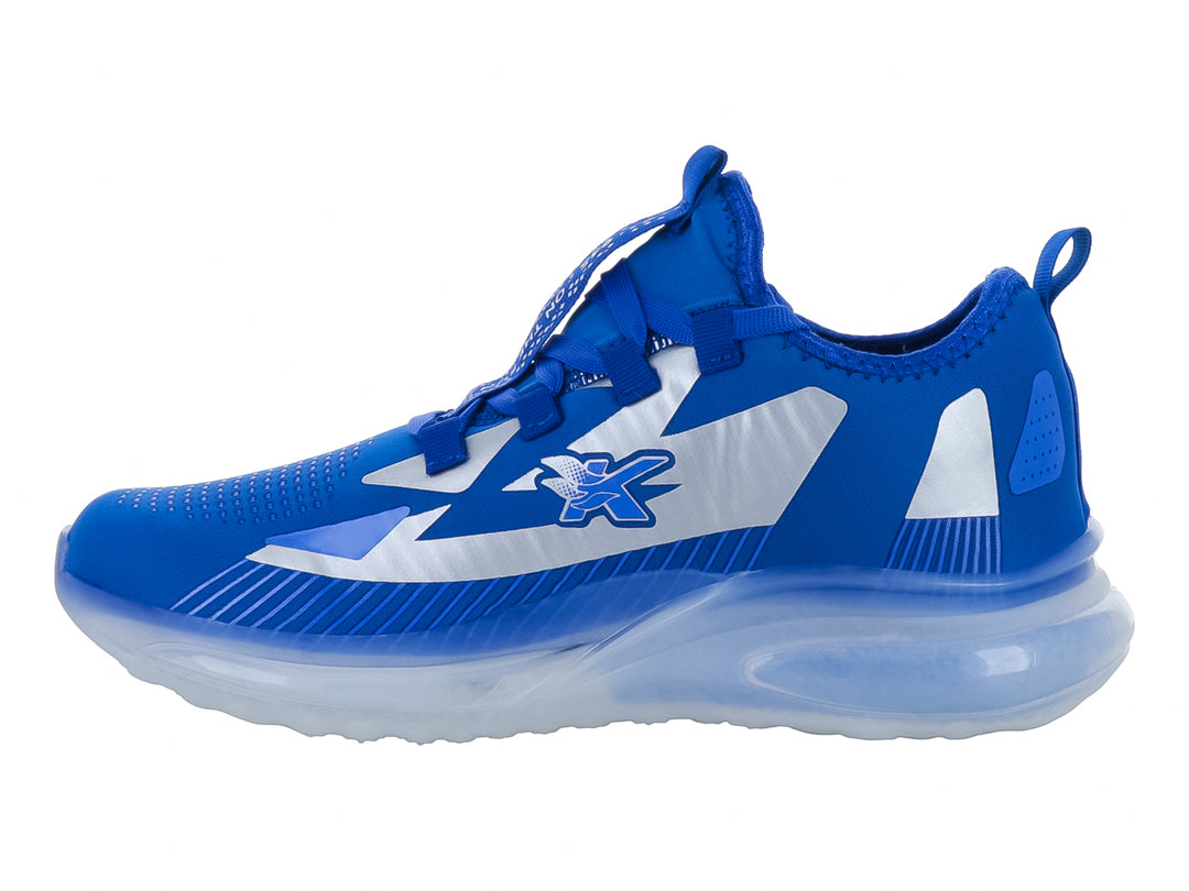 Tenis de baloncesto marca Makena en color azul con detalles blancos y suela blanca translúcida.