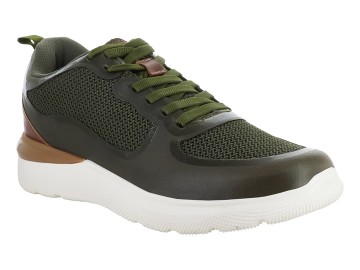 Tenis deportivos color olivo con detalles en café y suela blanca, diseño moderno con malla transpirable.