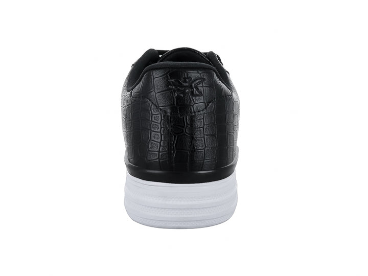 Tenis infantiles color negro con textura de piel de cocodrilo y suela blanca.