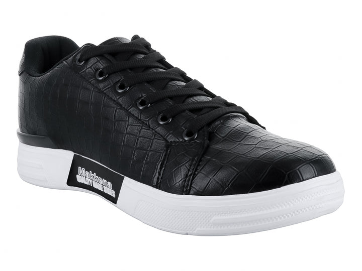Tenis casuales color negro con textura de piel de cocodrilo y suela blanca.