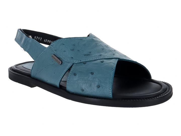 Sandalia azul de cuero de avestruz con suela negra y correa ajustable.