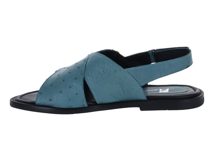 Sandalia azul de cuero de avestruz con suela negra y correa ajustable.
