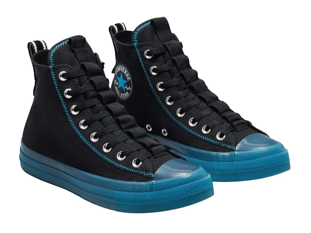 Tenis Converse Chuck Taylor All Star CX Explore Hi en color negro con detalles y suela en azul.