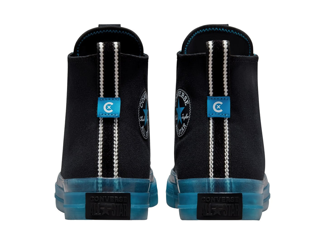 Tenis Converse Chuck Taylor All Star CX Explore Hi en color negro con detalles y suela en azul.