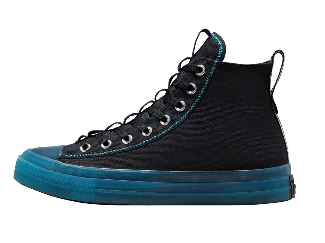Tenis Converse Chuck Taylor All Star CX Explore Hi en color negro con detalles y suela en azul.