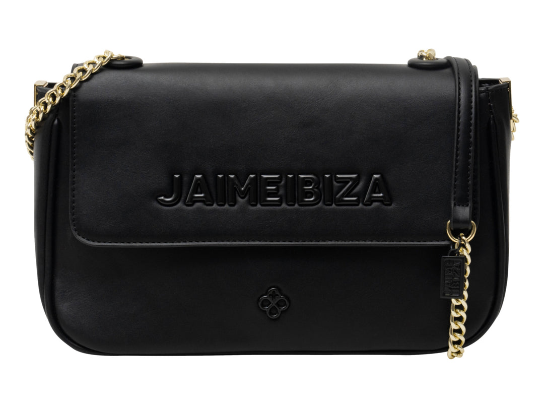 Bolso negro rectangular de Jaime Ibiza con correa de cadena dorada y nombre de la marca en relieve.