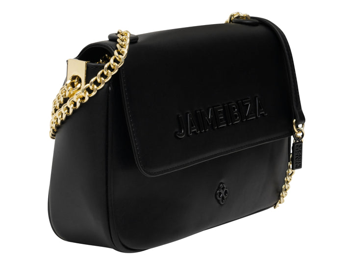 Bolso negro rectangular de Jaime Ibiza con correa de cadena dorada y nombre de la marca en relieve.