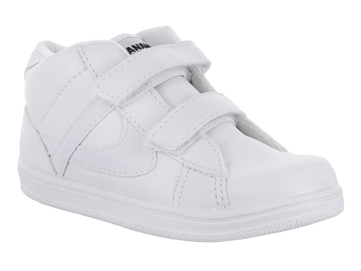 Tenis escolares blancos con cierre de velcro.
