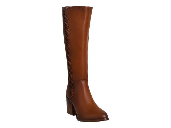Botas color camel para mujer con agujetas frontales y tacón cuadrado.