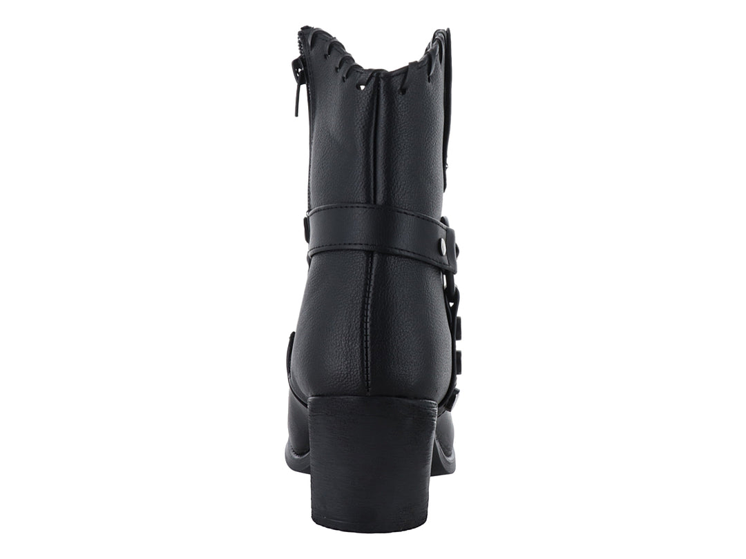 Bota negra de mujer marca Lady Carolina con detalle de cadena plateada y remaches laterales.