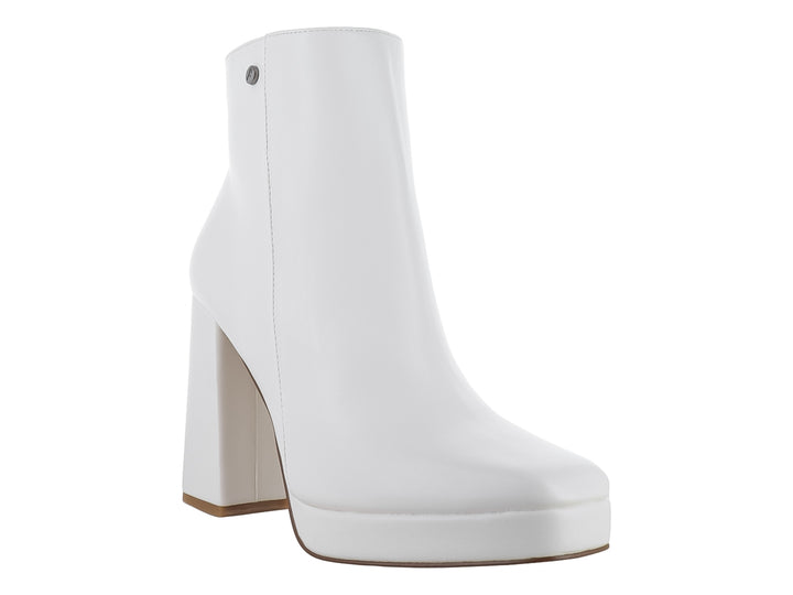 Botín blanco para mujer con tacón cuadrado grueso y plataforma, diseño liso y moderno.