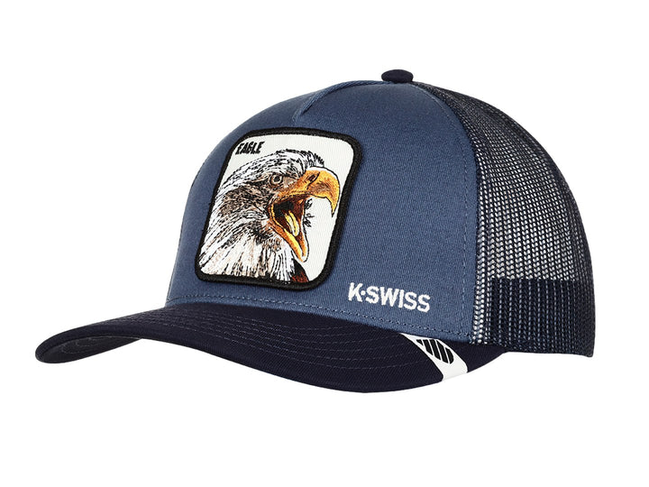 Gorra K-Swiss color azul con parche frontal de un águila y visera oscura.