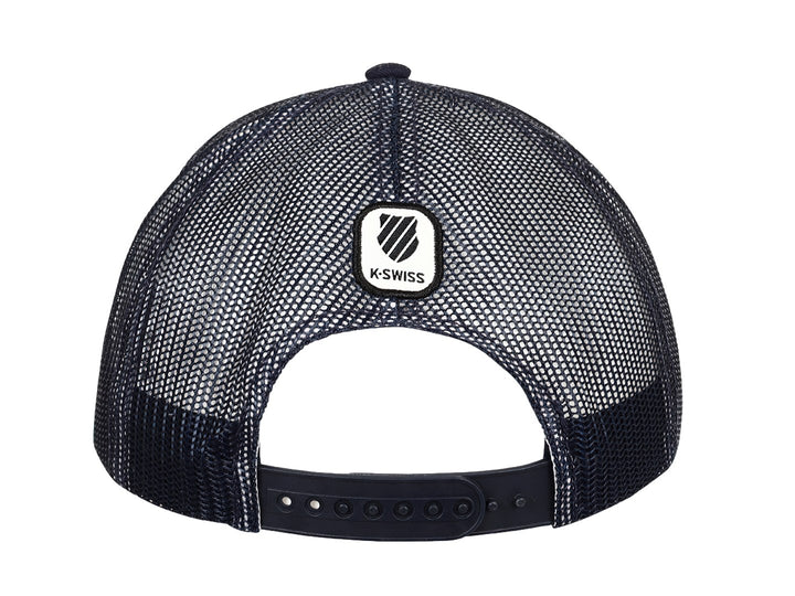 Gorra K-Swiss color azul con parche frontal de un águila y visera oscura.