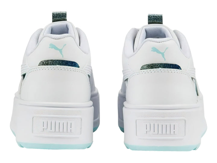 Tenis PUMA blancos con suela de plataforma y detalle iridiscente en el costado.