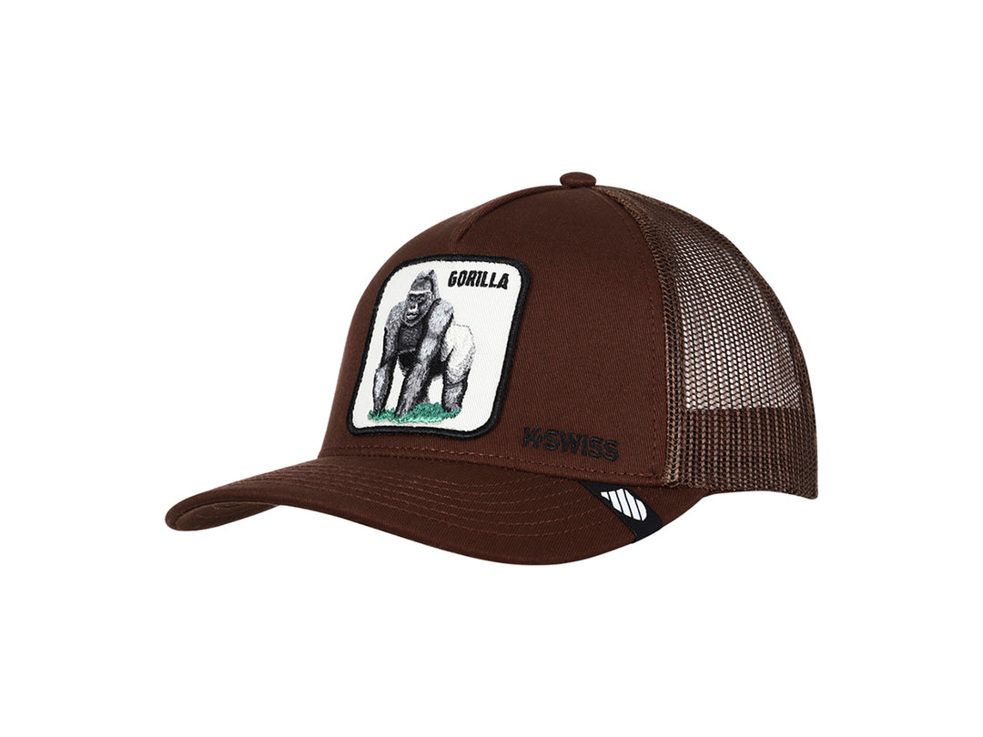 Gorra K-Swiss color café con visera curva, malla trasera y un parche frontal con la imagen de un gorila.
