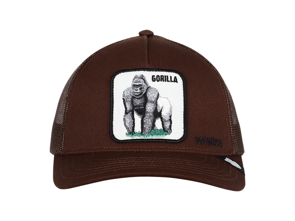 Gorra K-Swiss color café con visera curva, malla trasera y un parche frontal con la imagen de un gorila.