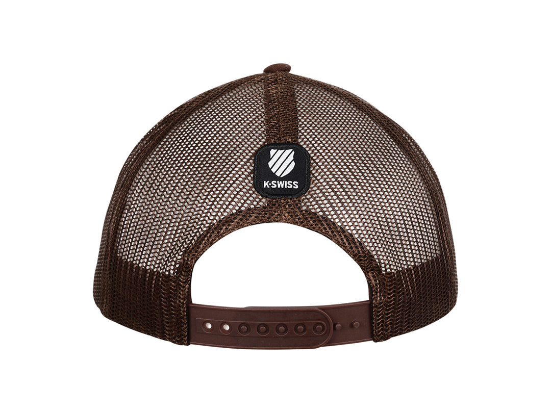 Gorra K-Swiss color café con visera curva, malla trasera y un parche frontal con la imagen de un gorila.