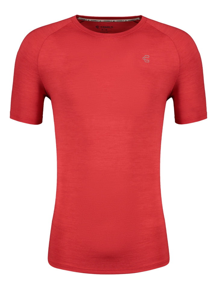 Playera deportiva de color rojo con manga corta y cuello redondo de la marca Charly.