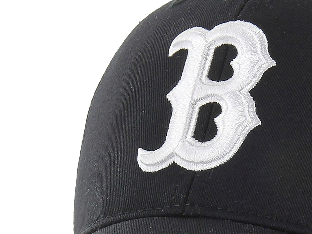 Gorra de béisbol negra con malla trasera y logotipo blanco bordado en el frente.