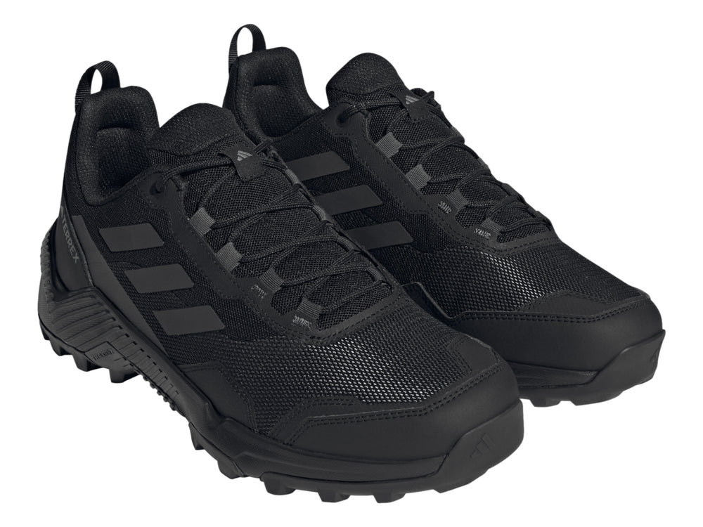 Tenis deportivos Adidas Terrex Eastrail 2 en color negro con suela rugosa.
